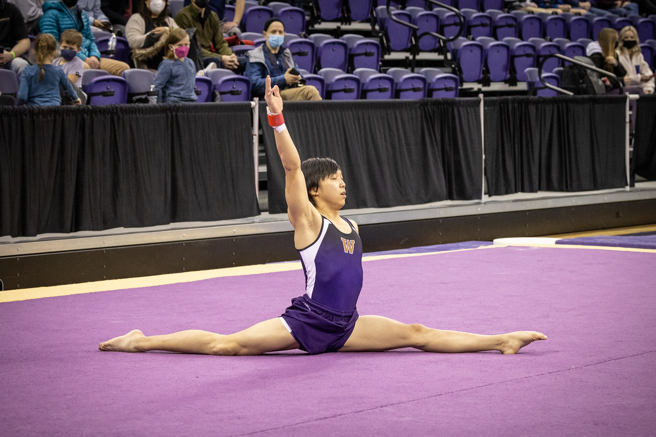 Gymnast doing splits on floor exercise